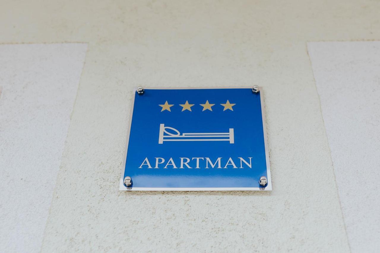 Apartment Hana Licki Osik